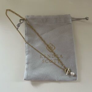 Kendra Scott Leighton Convertible Gold Pearl Chain Necklace in White Pearl